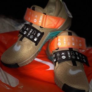 New Nike shoes size 11